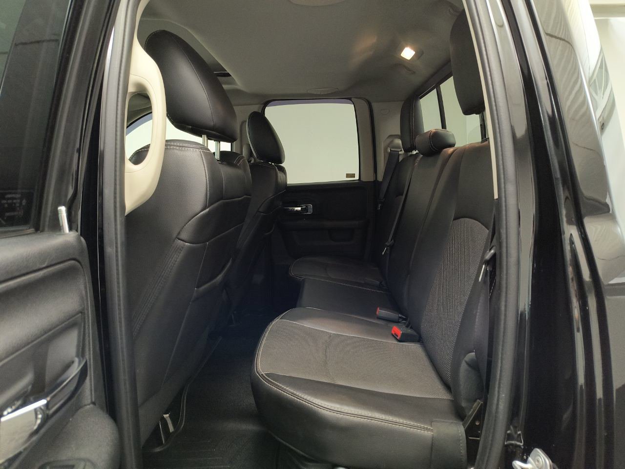 Used 2014 RAM 1500 Laramie AWD/4WD image 25