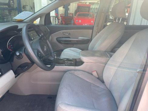 Used 2021 Kia Sedona LX FWD image 12