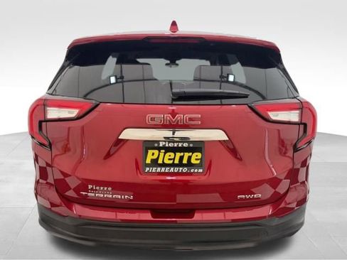 Used 2024 GMC Terrain SLE image 3