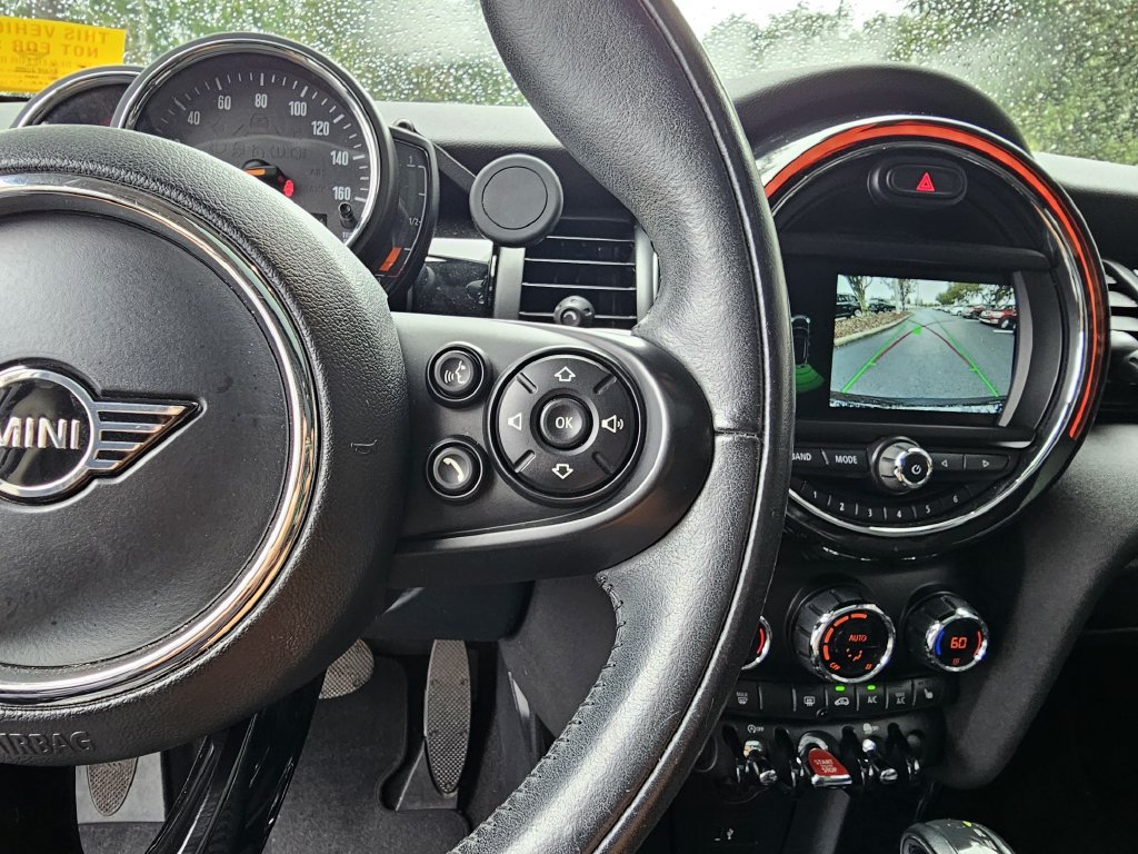 Used 2019 MINI Cooper 4-Door Hardtop w/ Signature Upholstery Package FWD image 26
