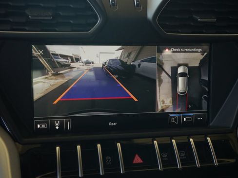 Used 2019 Lamborghini Urus AWD/4WD image 15