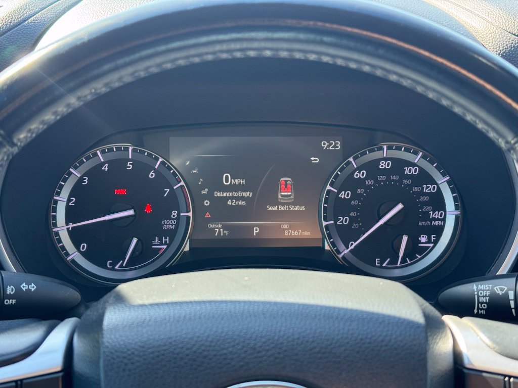 Used 2022 Toyota Highlander XLE FWD image 13
