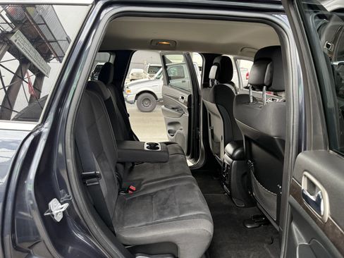 Used 2013 Jeep Grand Cherokee Laredo w/ Laredo E Group image 20