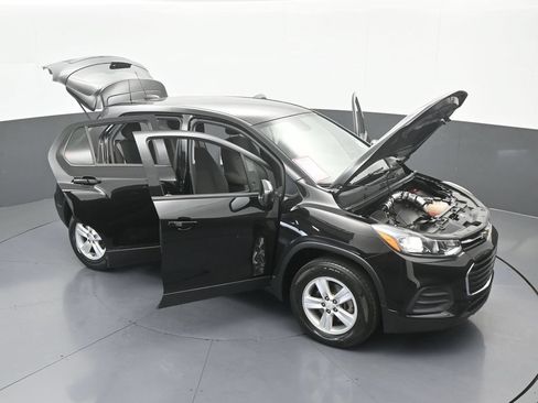 Used 2022 Chevrolet Trax LS w/ Tint and Cruise Package AWD/4WD image 54