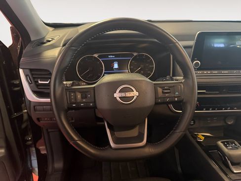 Used 2025 Nissan Rogue SV FWD image 12