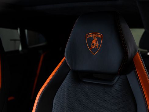 Used 2025 Lamborghini Urus SE image 30