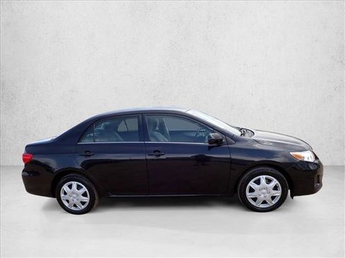 Used 2013 Toyota Corolla LE FWD image 4
