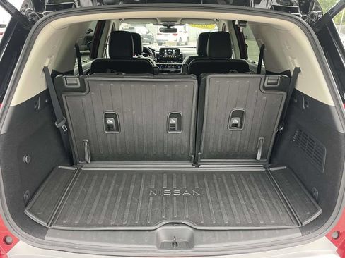 Used 2025 Nissan Pathfinder Platinum FWD image 9