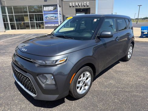 Used 2022 Kia Soul LX w/ Technology Package FWD image 3