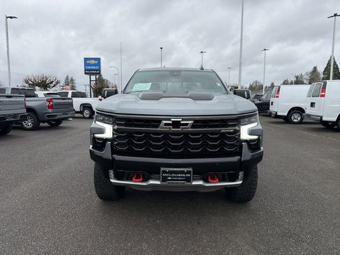 Used 2024 Chevrolet Silverado 1500 ZR2 w/ Technology Package image 8
