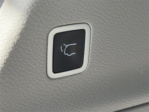 Used 2020 Chrysler Pacifica Limited image 18