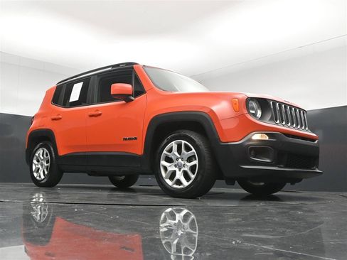 Used 2016 Jeep Renegade Latitude FWD image 30