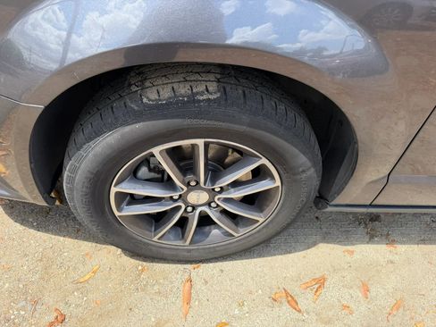 Used 2017 Dodge Grand Caravan SXT image 32