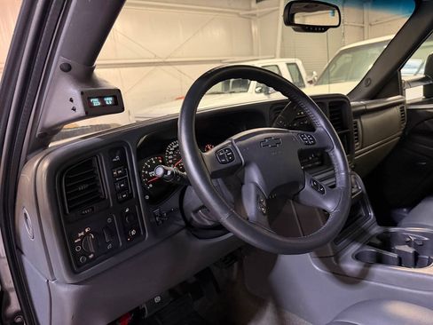 Used 2006 Chevrolet Silverado 2500 LT w/ Heavy-Duty Power Package AWD/4WD image 45