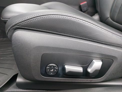 Used 2023 BMW 430i Coupe w/ M Sport Package RWD image 30