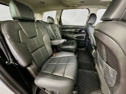 Used 2024 Kia Telluride EX w/ EX Captain's Chair Package FWD image 33