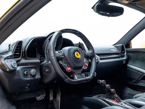Used 2010 Ferrari 458 Italia Coupe RWD image 10