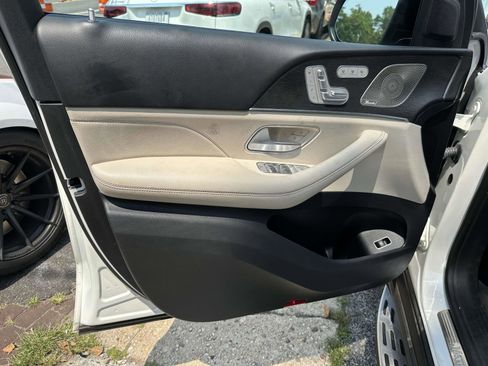 Used 2021 Mercedes-Benz GLS 580 4MATIC w/ Exclusive Trim Package image 11