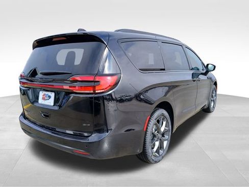 New 2026 Chrysler Pacifica Select w/ S Appearance Package AWD/4WD image 5