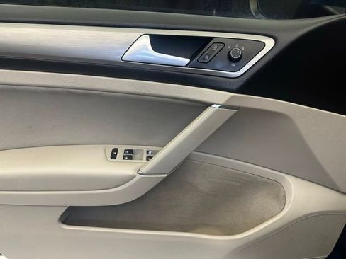 Used 2016 Volkswagen Golf S FWD image 20