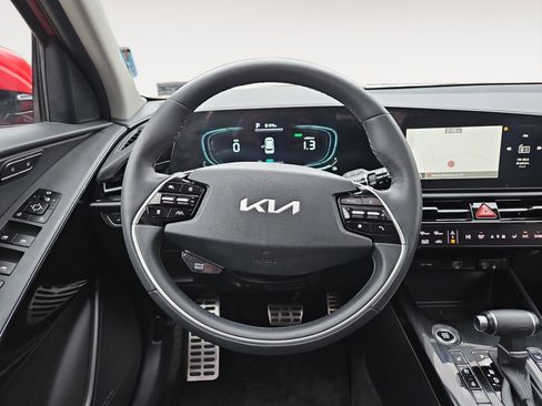 Used 2023 Kia Niro SX Touring image 12