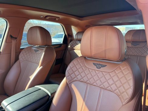 Used 2019 Bentley Bentayga image 38