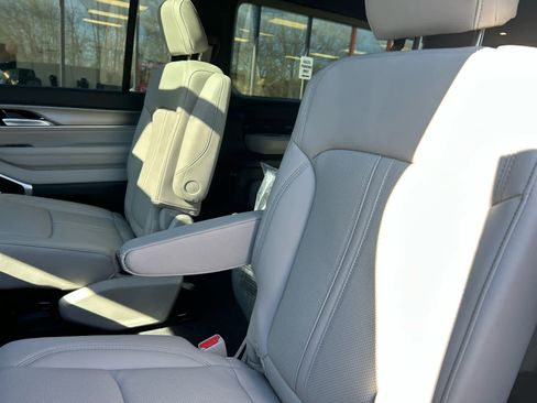 New 2026 Jeep Grand Wagoneer L Limited image 32