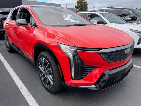 Certified 2025 Cadillac Optiq Sport 2 AWD/4WD image 1