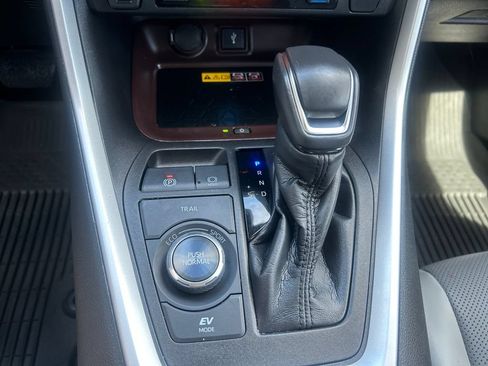 Certified 2022 Toyota RAV4 Limited AWD/4WD image 27