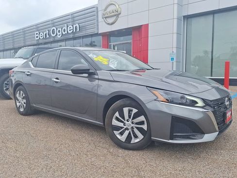 Used 2025 Nissan Altima 2.5 S FWD image 3