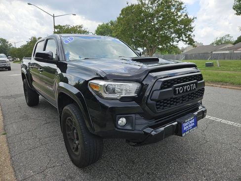 Used 2017 Toyota Tacoma TRD Sport AWD/4WD image 8