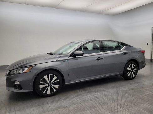Used 2019 Nissan Altima 2.5 SV image 2