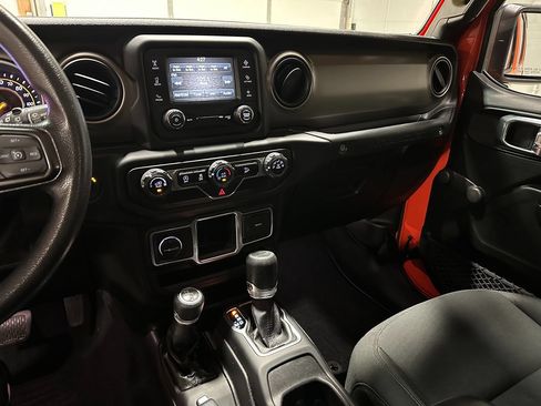 Used 2018 Jeep Wrangler Unlimited Sport AWD/4WD image 30