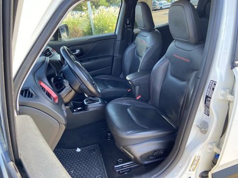 Used 2023 Jeep Renegade Trailhawk w/ Trailhawk Elite Group AWD/4WD image 18