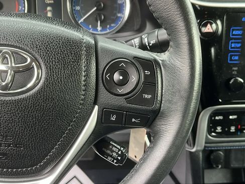 Used 2017 Toyota Corolla SE image 13