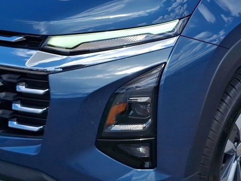 Used 2025 Chevrolet Equinox LT AWD/4WD image 9