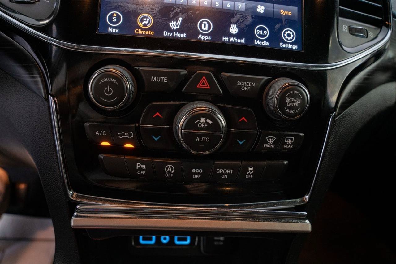 Used 2020 Jeep Grand Cherokee Altitude AWD/4WD image 13