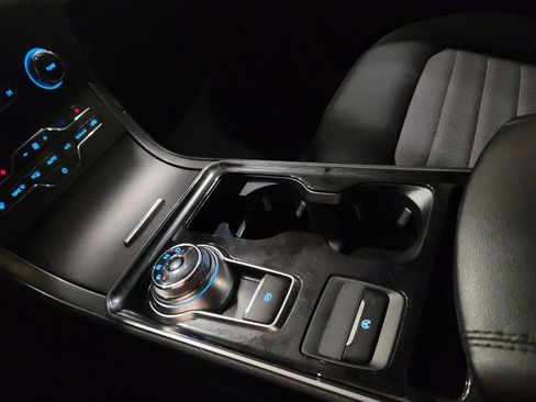 Used 2020 Ford Edge SE image 26