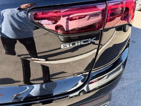 Used 2024 Buick Envision Preferred image 3
