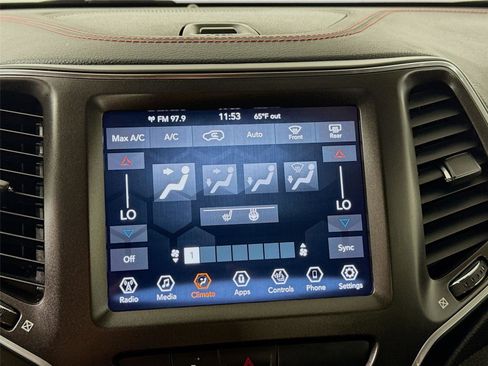 Used 2022 Jeep Cherokee Trailhawk image 9