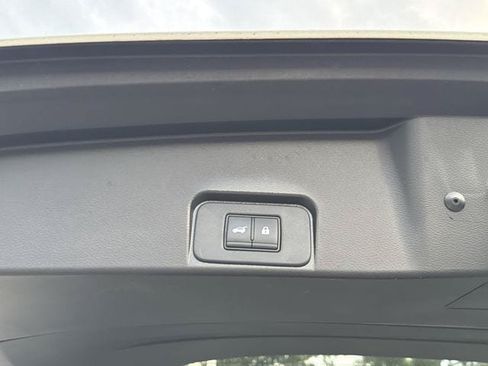 Used 2023 Nissan Rogue SV w/ SV Premium Package FWD image 15