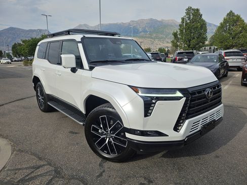 Used 2026 Lexus GX 550 w/ Accessory Package (31) AWD/4WD image 3