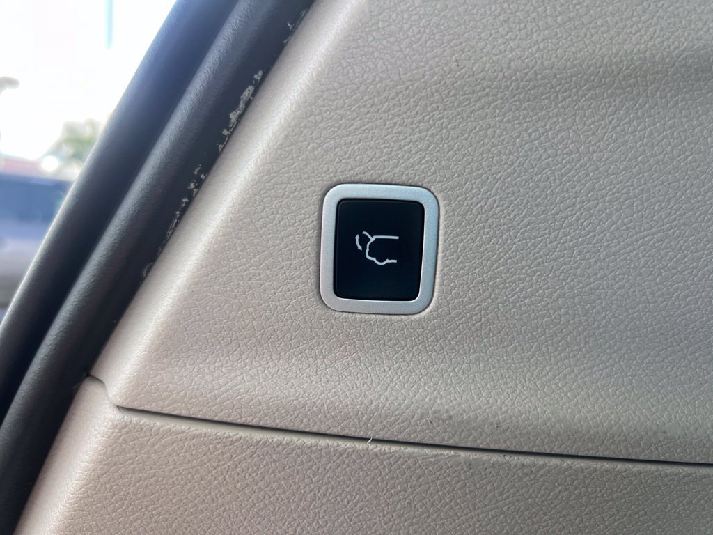 Used 2023 Chrysler Voyager LX FWD image 36