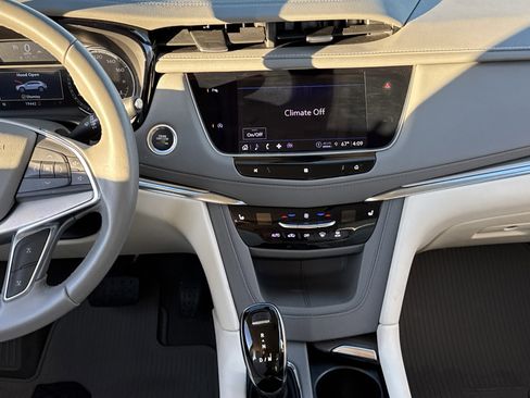 Used 2021 Cadillac XT5 Premium Luxury image 17