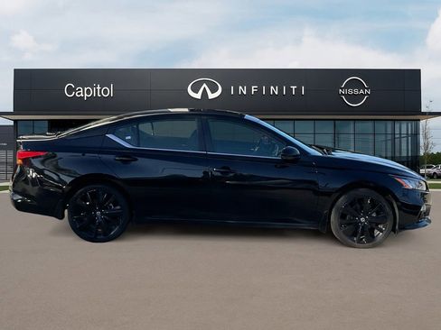 Used 2022 Nissan Altima 2.5 SR w/ Midnight Edition Package image 4