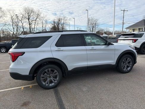 New 2026 Ford Explorer Active w/ Active Comfort Package image 2