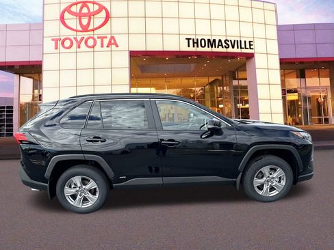 New 2025 Toyota RAV4 XLE w/ Convenience Package AWD/4WD image 4