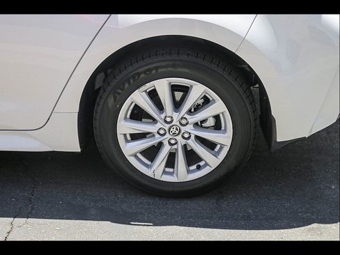Used 2025 Toyota Corolla SE w/ SE Package FWD image 8
