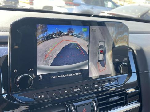 Used 2023 Nissan Pathfinder SL image 28