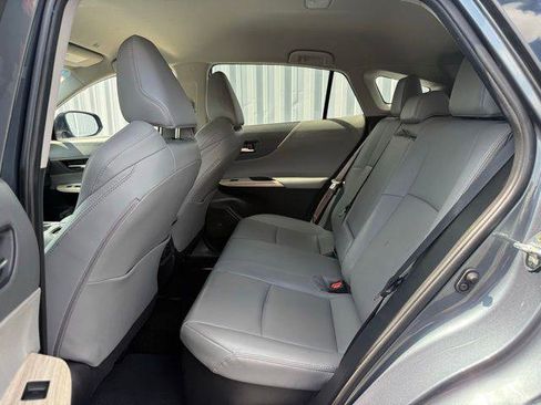 Used 2024 Toyota Venza XLE AWD/4WD image 5